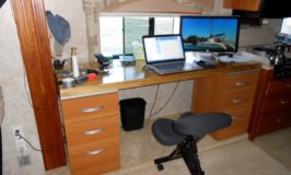 RV desk workspace dutch star kneeling chair