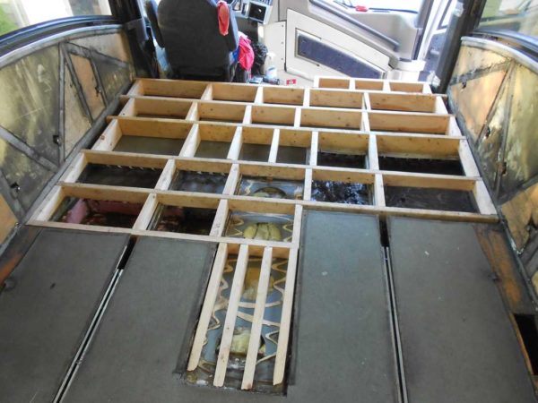 Missy 1998 MCI 102-EL3 coach sub floor level joist