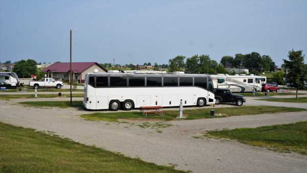 Missy MCI 102 bus coach Mt Pleasant IA Crossroads RV Park